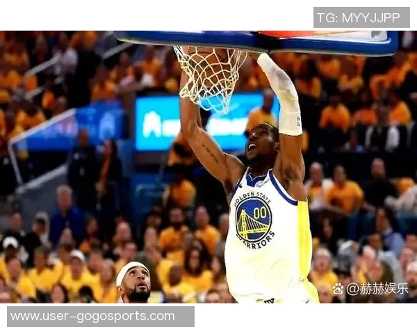 科尔赞库里神奇进球难以判罚展现篮球魅力与技巧 科尔赞库里神奇进球难以判罚展现篮球魅力与技巧