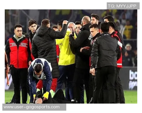 费内巴切两球员袭击加拉塔萨雷总监获16个月缓刑判决 费内巴切两球员袭击加拉塔萨雷总监获16个月缓刑判决